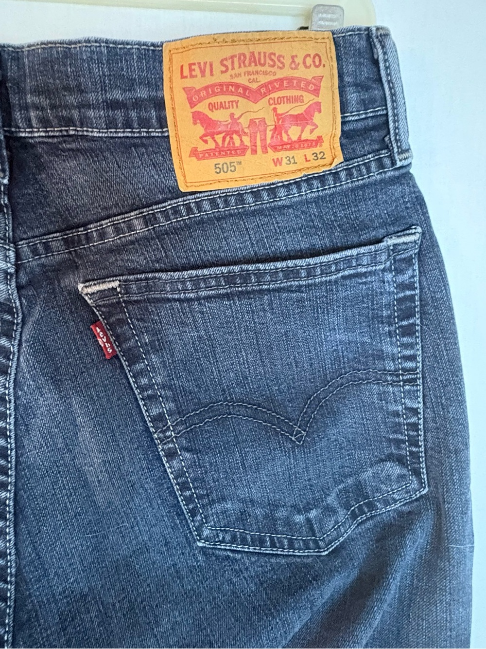 Levi's 31/32 Reg-Fit Straight Leg Dark Wash Classic Red Tag Jeans